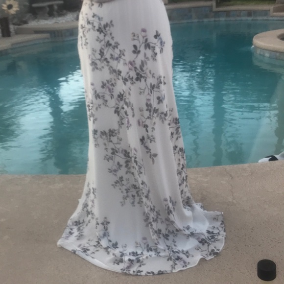 Beautiful floral Skirt - Picture 4 of 8